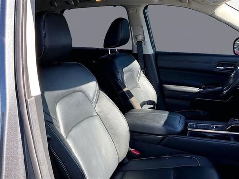Used 2024 Nissan Pathfinder SL w/ SL Premium Package image 21