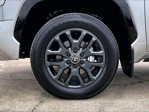 Used 2026 Toyota Tundra Platinum AWD/4WD image 35