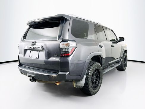 Used 2017 Toyota 4Runner SR5 AWD/4WD image 9