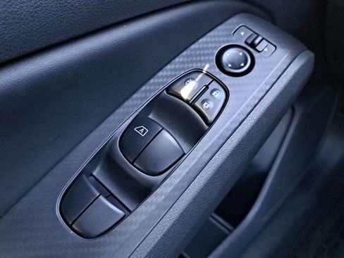 Used 2025 Nissan Altima 2.5 SV FWD image 24