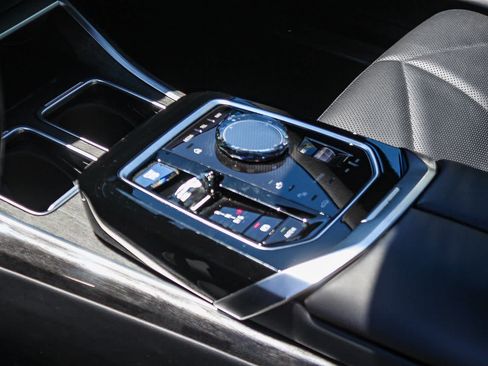 Used 2023 BMW 740i RWD image 19