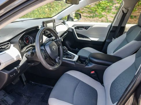 Used 2021 Toyota RAV4 XLE FWD image 16