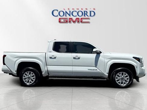 Used 2024 Toyota Tacoma SR5 w/ SR5 Upgrade Package AWD/4WD image 3