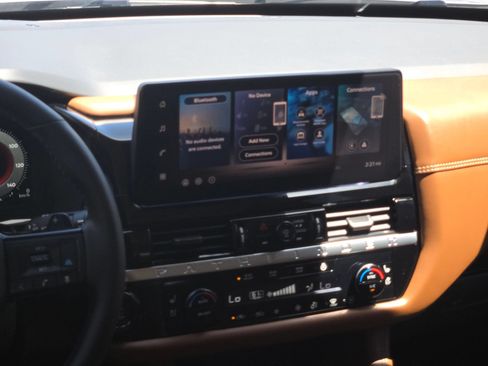 Certified 2026 Nissan Pathfinder Platinum AWD/4WD image 17