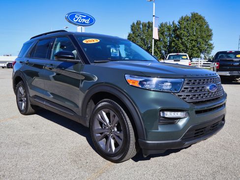 Used 2023 Ford Explorer XLT w/ Equipment Group 202A image 7