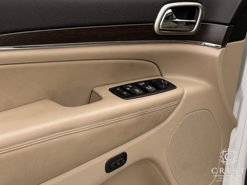 Used 2017 Jeep Grand Cherokee Limited w/ Luxury Group II image 24