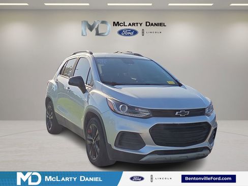 Used 2021 Chevrolet Trax LT w/ Redline Edition FWD image 1