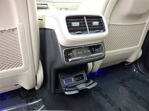 Used 2025 Mercedes-Benz GLS 450 4MATIC image 10