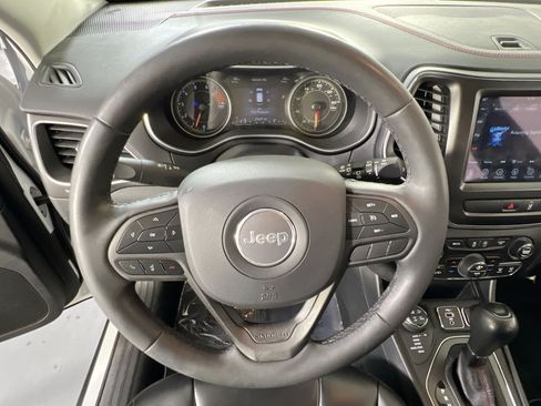 Used 2022 Jeep Cherokee Trailhawk AWD/4WD image 11