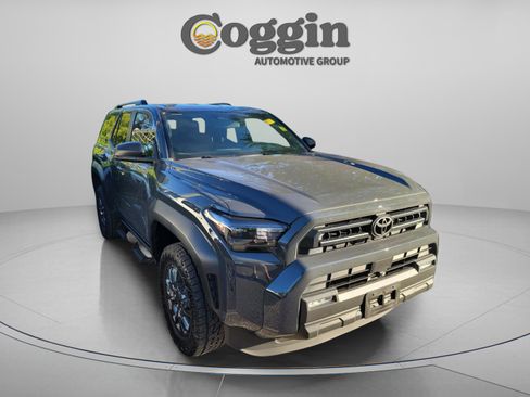 Used 2025 Toyota 4Runner SR5 image 3