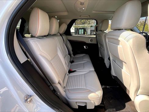 Used 2019 Land Rover Discovery HSE AWD/4WD image 19