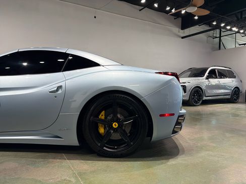 Used 2013 Ferrari California image 5