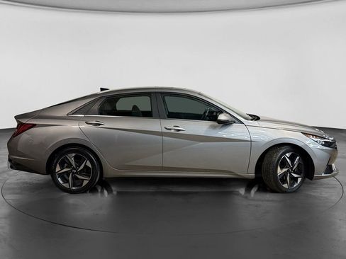 Used 2023 Hyundai Elantra Limited w/ Preferred Accessory Package image 4