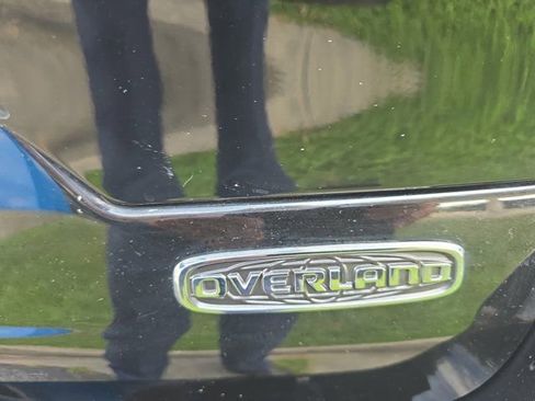 Used 2022 Jeep Grand Cherokee Overland w/ Luxury Tech Group IV image 13