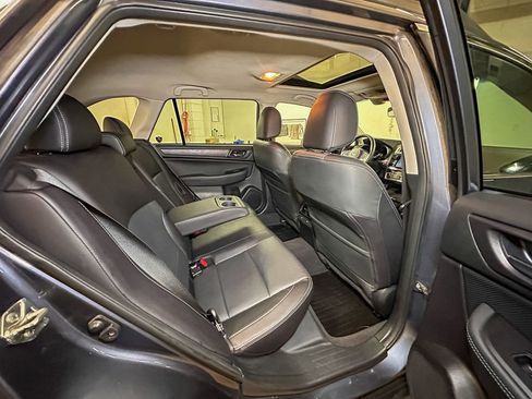 Used 2017 Subaru Outback 2.5i Limited image 32