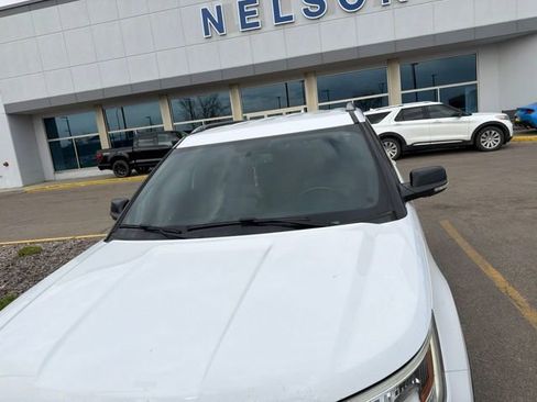 Used 2017 Ford Explorer XLT w/ Equipment Group 202A AWD/4WD image 5
