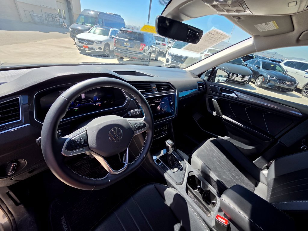 Used 2024 Volkswagen Tiguan SE FWD image 11