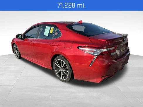 Used 2020 Toyota Camry SE w/ Sunroof Package image 3