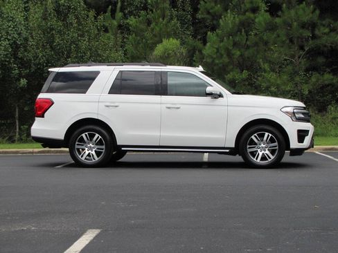 Used 2022 Ford Expedition XLT RWD image 4