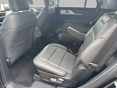 Certified 2025 Ford Explorer Active w/ Active Comfort Package image 32