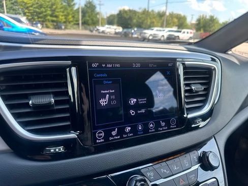 Used 2018 Chrysler Pacifica Touring-L w/ Advanced Safetytec Group FWD image 32