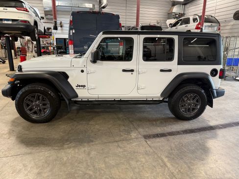 Used 2024 Jeep Wrangler Unlimited Sport AWD/4WD image 34