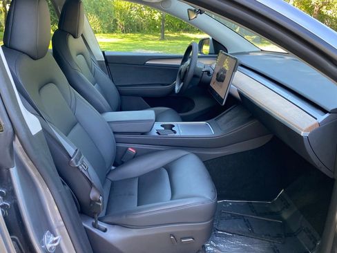 Used 2025 Tesla Model Y Performance AWD/4WD image 19
