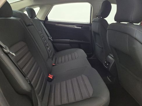 Used 2018 Ford Fusion SE w/ Fusion SE Technology Package FWD image 19