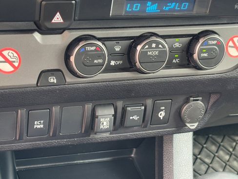 Used 2023 Toyota Tacoma TRD Off-Road image 24