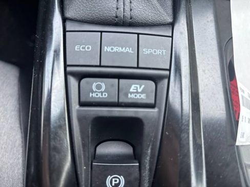 Used 2025 Toyota Camry LE AWD/4WD image 13
