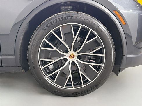 Used 2026 Porsche Macan Electric RWD image 14