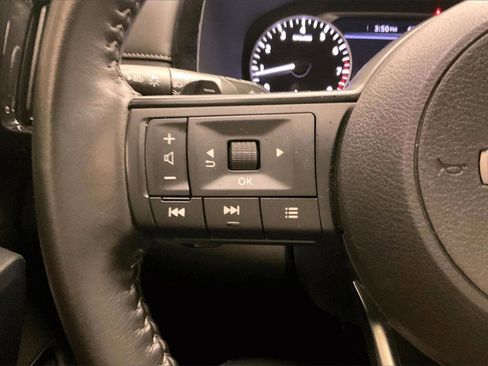 Certified 2024 Nissan Pathfinder SV image 15