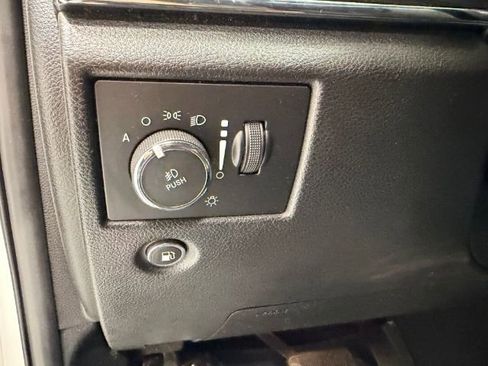 Used 2019 Jeep Grand Cherokee Limited w/ Luxury Group II image 35