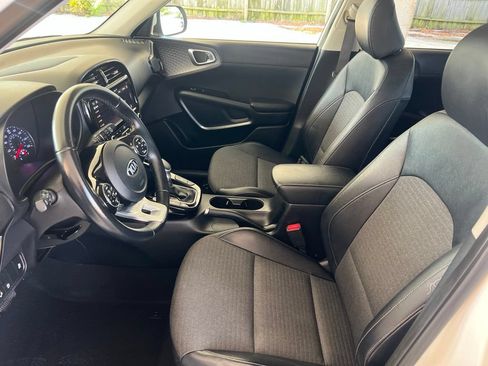 Used 2020 Kia Soul EX w/ Option Group 015 FWD image 4