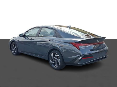 Used 2025 Hyundai Elantra SEL FWD image 5
