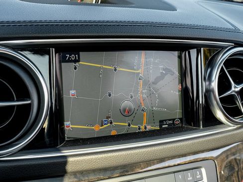 Used 2018 Mercedes-Benz SL 550 image 16