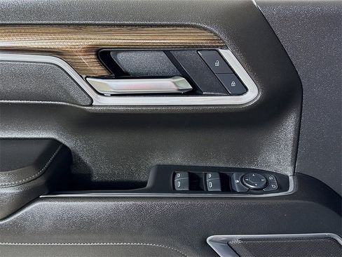 Used 2025 Chevrolet Silverado 1500 LT image 16