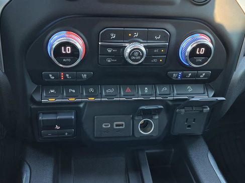 Used 2020 GMC Sierra 1500 SLT image 32