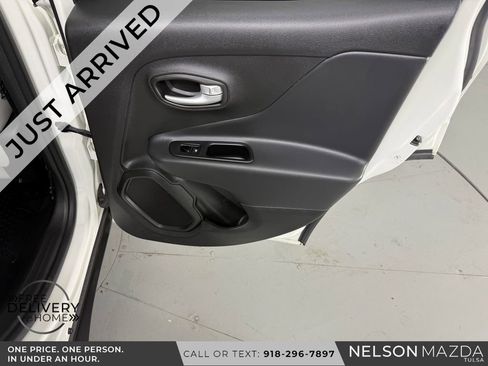Used 2023 Jeep Renegade Latitude AWD/4WD image 40