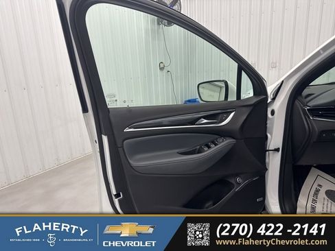 Used 2023 Buick Enclave Essence w/ Experience Buick Package image 8