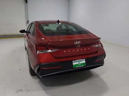 Used 2025 Hyundai Elantra SE FWD image 6