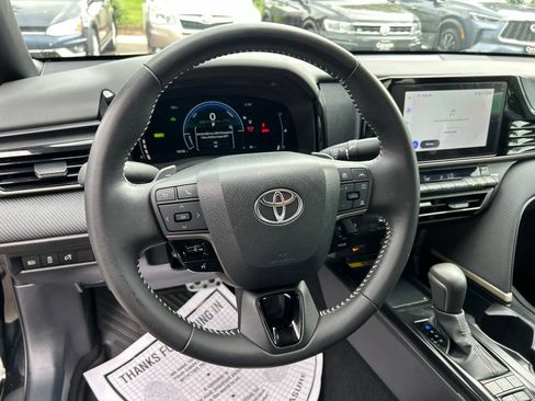 Used 2025 Toyota Camry SE AWD/4WD image 23