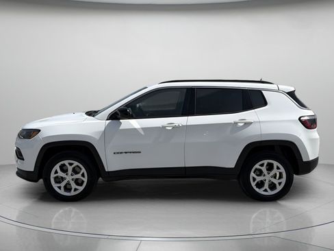 Used 2024 Jeep Compass Latitude AWD/4WD image 5