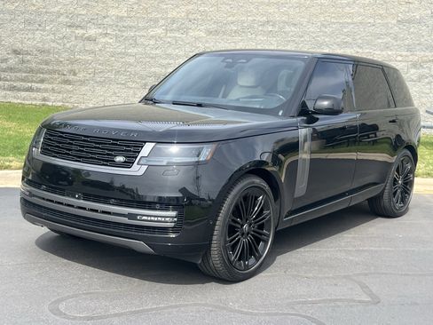 Used 2024 Land Rover Range Rover Long Wheelbase SE image 2