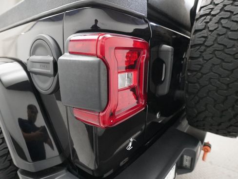 Used 2019 Jeep Wrangler Unlimited Sahara w/ Quick Order Package 24M Moab image 31