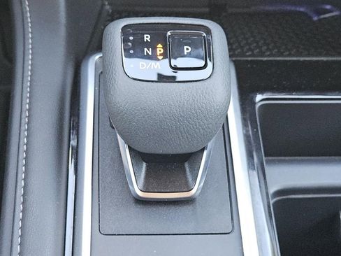 Used 2024 Nissan Pathfinder SV image 12