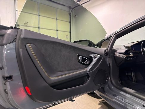 Used 2019 Lamborghini Huracan LP 580-2 image 17