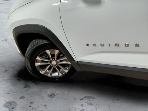 Used 2026 Chevrolet Equinox LT AWD/4WD image 13
