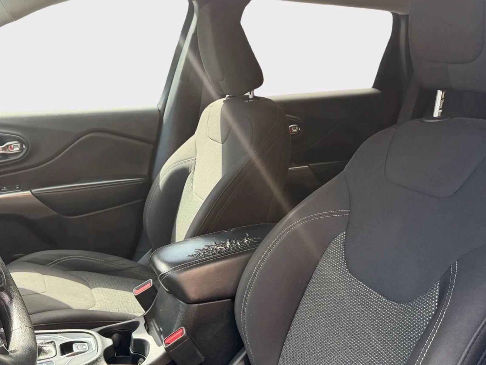 Used 2019 Jeep Cherokee Latitude w/ Popular Appearance Group AWD/4WD image 14