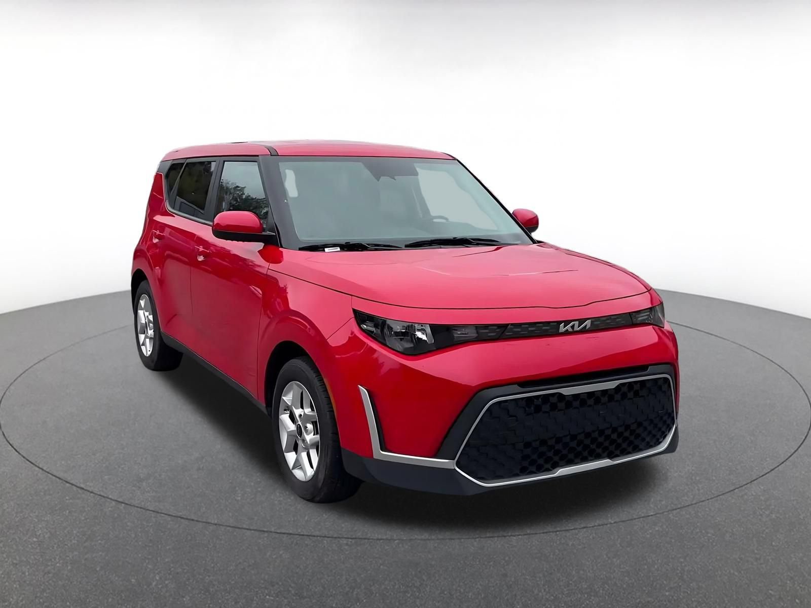 Used 2025 Kia Soul LX w/ LX Technology Package FWD image 2